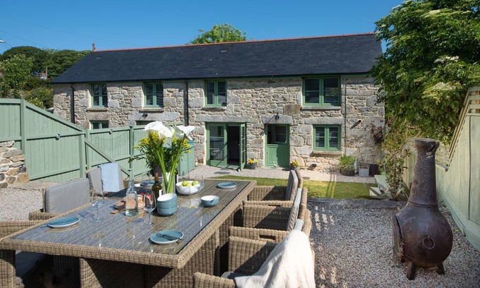 Saint Erth Praze House | Captains Rest - a cottage that sleeps 4 guests in 2 bedrooms