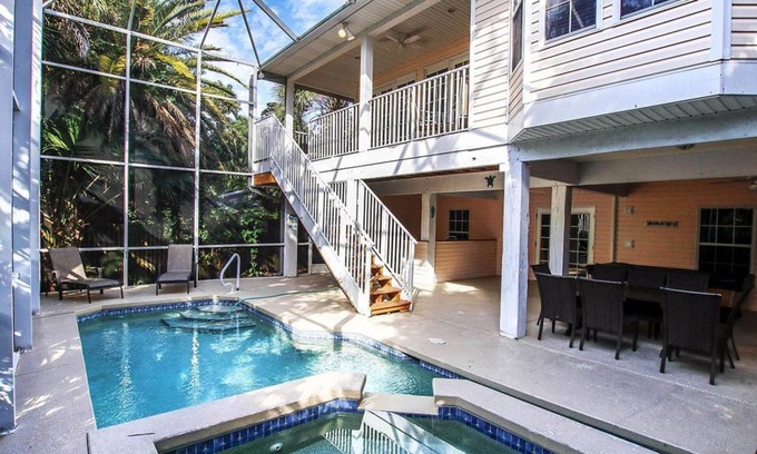 Captiva House | Captiva Breeze Pool Home near beach
