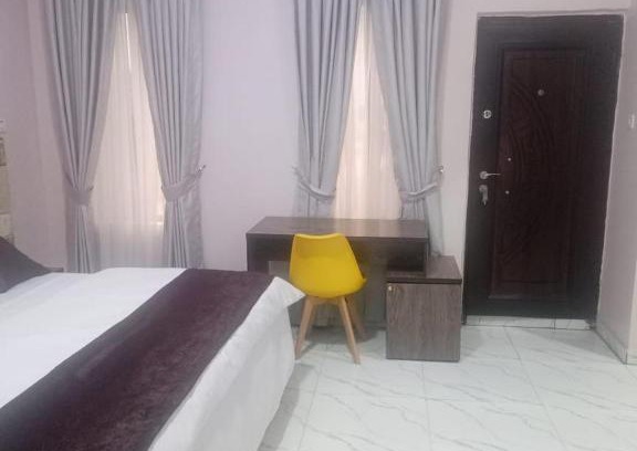 Sapele Apartment | Captivating 1-Bed Studio in Sapele