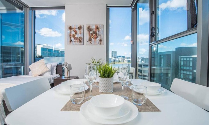 Wentworth Point Apartment | Captivating 1bed1study Wentworth Point APT (+view)