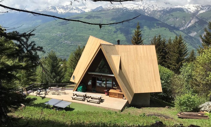 Arc-1600 Ski Chalet | Capucine's Chalet Pointu, at the foot of the slopes,