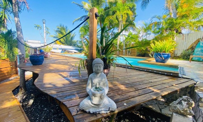 Sainte-Anne Cabin | Caraiba - La Suite Carbet 🌴 Semi Exterior pour Couple avec Piscine et Rooftop !