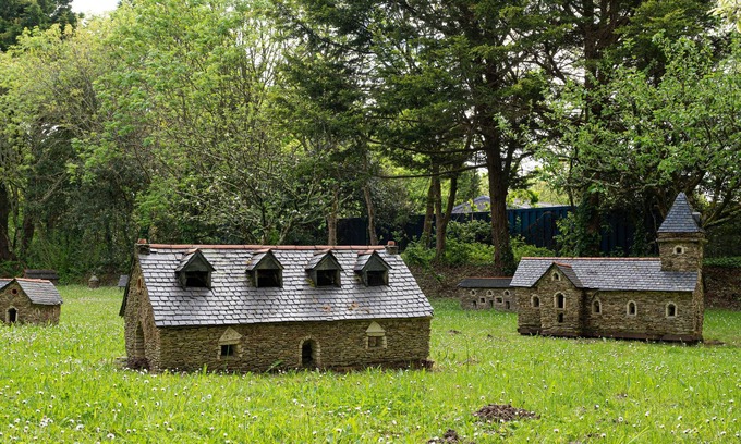 Saint-Gildas-de-Rhuys RV Rental | Caravan 'Bungalow Toile Au Calme' with Private Terrace
