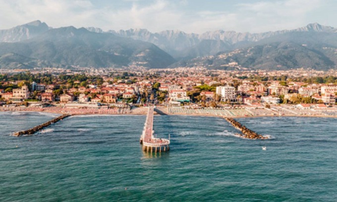 Marina di Massa RV Rental | Caravan "Bungalow Venezia" with Private Terrace & Wi-Fi