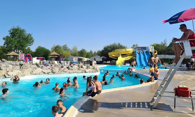 Coulanges RV Rental | Caravan 'Mobil-home Excellence - 3 Chambres' with Shared Pool, Wi-Fi and Air Conditioning