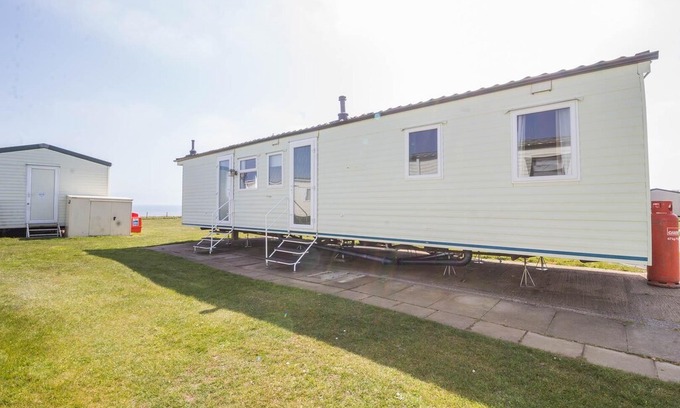 Mappleton House | Caravan with a sea view for hire at Skipsea Sands Holiday Park ref 41148NF