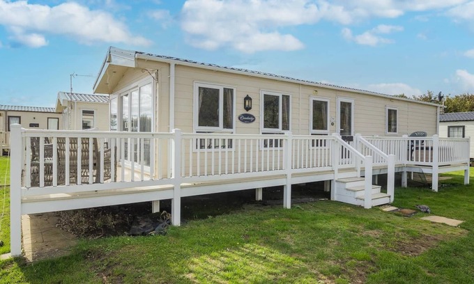 Hopton House | Caravan with decking at Broadland Sands in Suffolk ref 20294BS