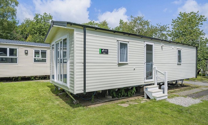 Longridge House | Caravan with one double and one twin.