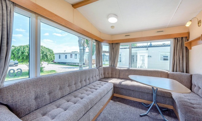 Bognor Regis House | Caravan with one double and one twin.