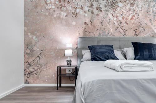 Historic Center Apartment | Carbonara Palace 3 - Luxury Comfort under Medieval Towers