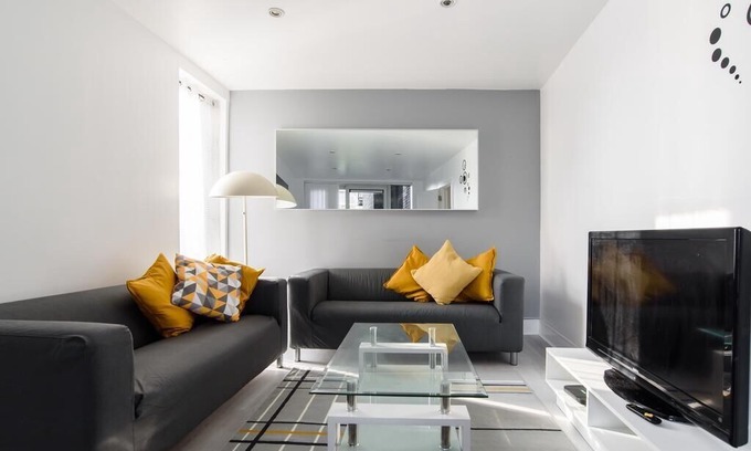 Grangetown Apartment | Cardiff Bay Apartment with Secure Parking and Fast WiFi