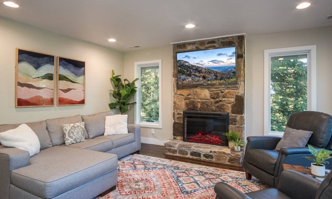 Cedar Mountain House | Cardinal`s Nest -Pet Friendly Cabin Near Dupont