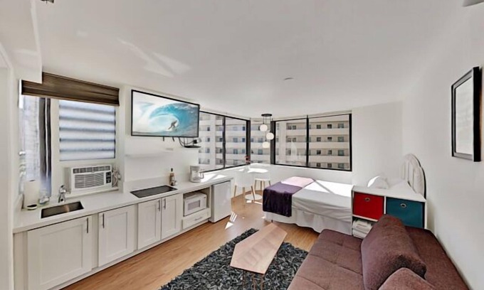 McCully - Moiliili Condo | Carefree Hawaiian Monarch Studio | Pool + Gym