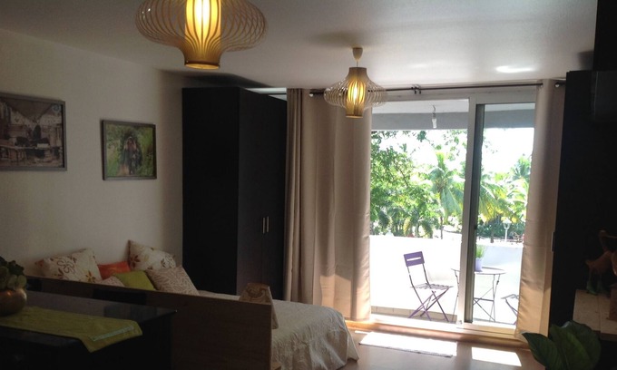 Pa'ofa'i Apartment | Carefully decorated studio, facing Paofai gardens and the port