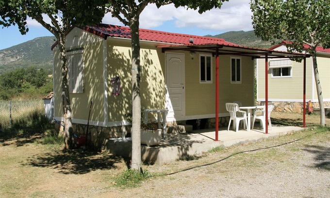 La Puebla de Roda House | Carefully furnished chalet with a covered terrace, in Aragon