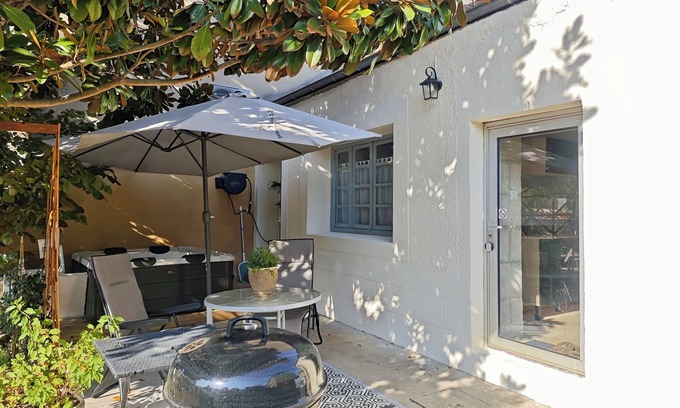 Le Bugue Villa | Carefully renovated gîte, terrace with spa, parking, close to all amenities.