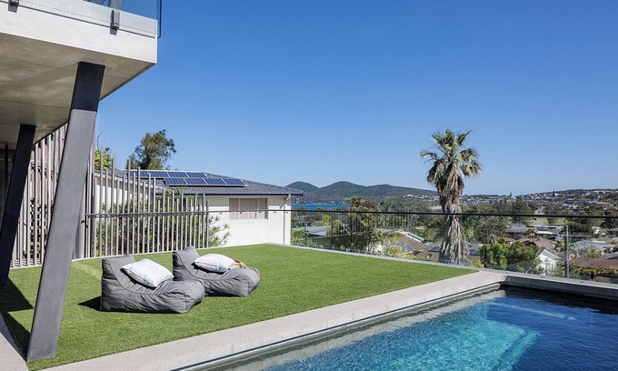 Forster House | Cariad Haus ~ Luxurious Eco-Friendly Home with Panoramic Views & Pool