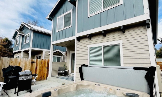 Loveland Condo | Carl's Nest ~ Downtown Loveland