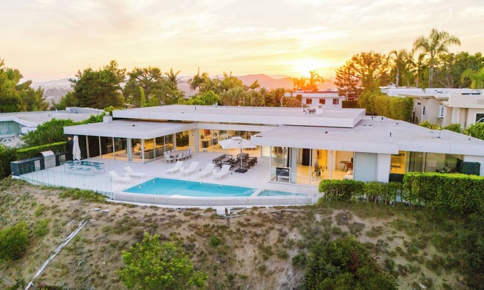 Trousdale Estates House | Carla Ridge View - Modern Contemporary Compound by Award Winning Architect