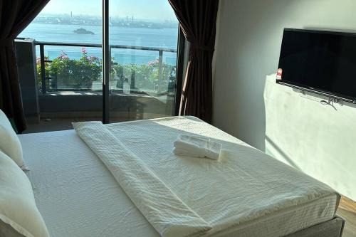Gelang Patah Apartment | Carnelian Tower Hotel at ForestCity 4113 with WIFI