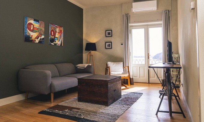 Mergozzo Apartment | Carola A tastefully furnished apartment lakefront