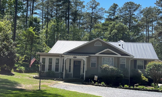 Aberdeen House | Carolina Cottage nestled in the pines of US Open golfing community Pinehurst NC