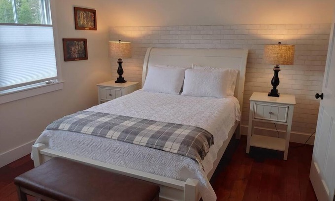 Summerville Historic District House | Carriage House 2 bdrm at Camellia Cottages in historic Summerville, SC