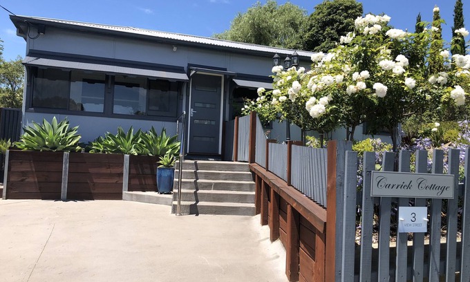 Lakes Entrance House | Carrick Cottage - A Home Away From Home