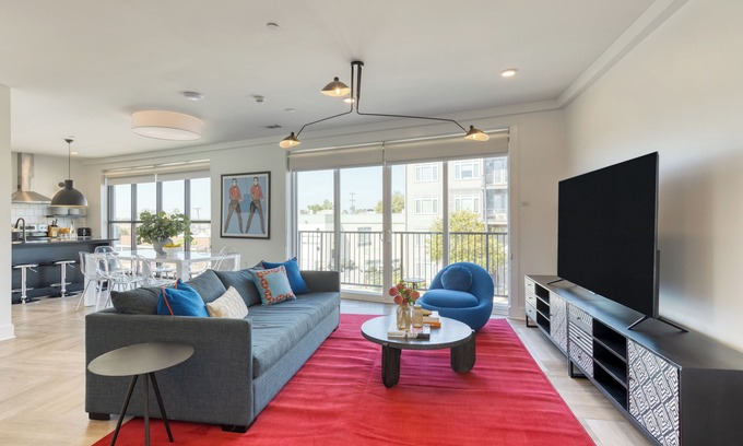 Historic Edgefield Apartment | Carter #201 by AvantStay | 4BR + Balcony
