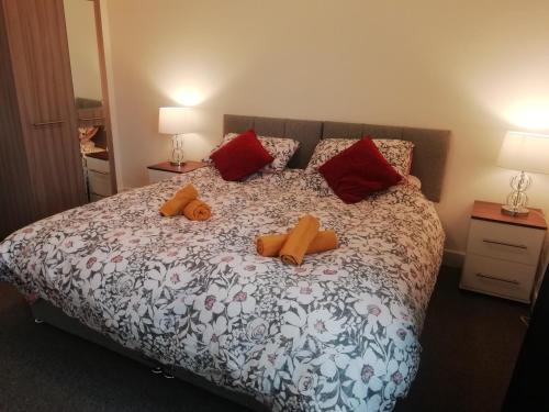 Lochgelly Apartment | Carvetii - Vincent House - Large 3 bedroom apartment with on-site parking