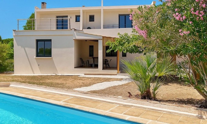 La Faviere House | Casa Alba à la Favière - swimming pool - 7min walk to the sea, 3 bedrooms