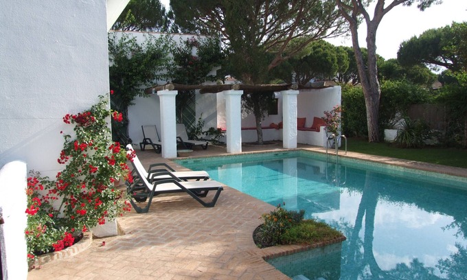 Cabo Roche Villa | Casa Almadraba. Cortijo-style, courtyard, beach (200m)