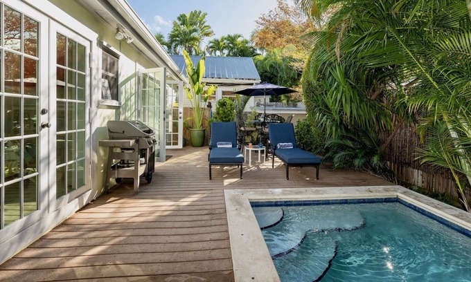 Uptown - Upper Duval House | *CASA AMARILLA @ DUVAL* Old Town Cottage & Private Pool + LAST KEY SERVICES