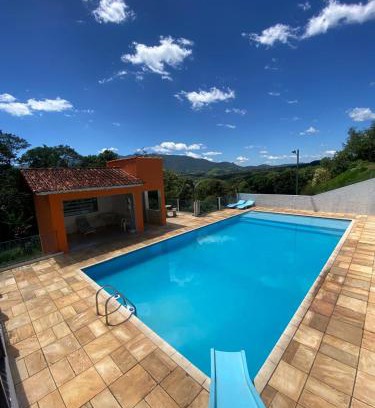 Vargem House | Casa ampla, 2 qtos, varanda, região de Extrema