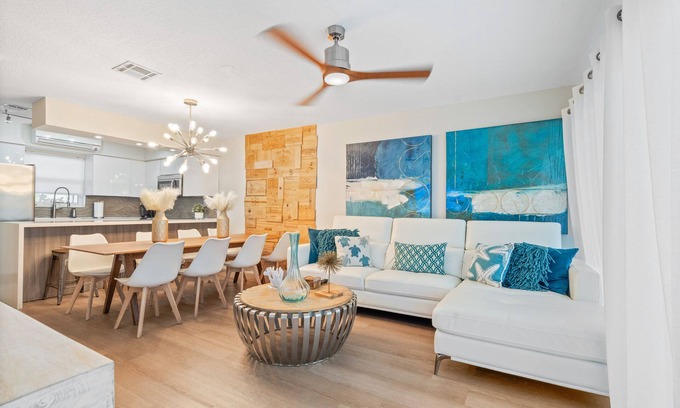 Key Largo House | CASA AZUL Key Largo Vacation Rental! Free Golf Cart, Kayaks,Pools,Beach, 2 Kings