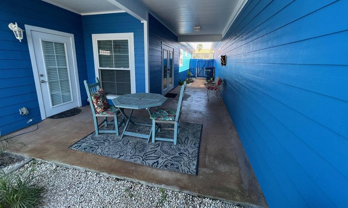 Corpus Christi Cottage | Casa Azul /Minutes from the beach