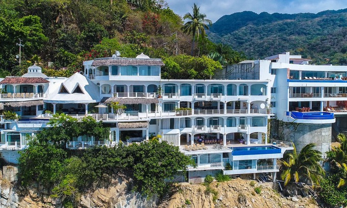 South Shore Hotel Area Villa | Casa Azul Profundo I II & III Private Oceanfront Villa up to 32 bedrooms