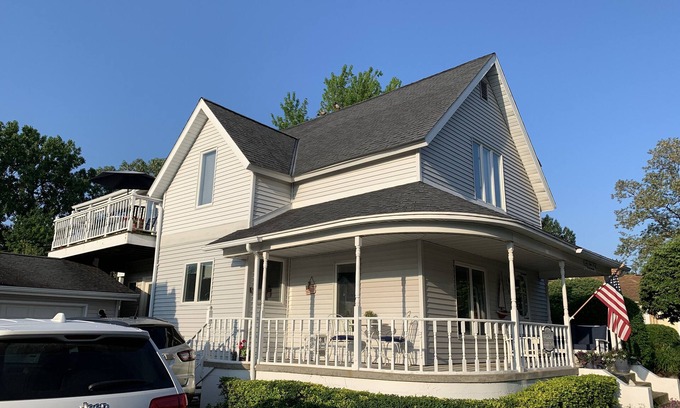 South Haven Apartment | Casa B2 Beautiful bright apt. steps to SoHa North beach sleeps 4 comfortably