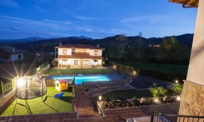 San Martin de Bada Cottage | CASA BADIMIA 8 + 4PLAZAS views of the peaks of europe