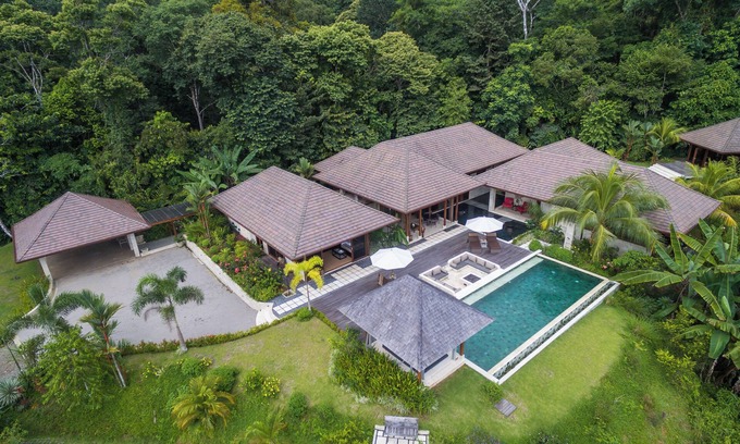 Dominical House | Casa Bellavia: Balinese Ocean-View Masterpiece on 25 Acres, Huge Pool, Fire Pit