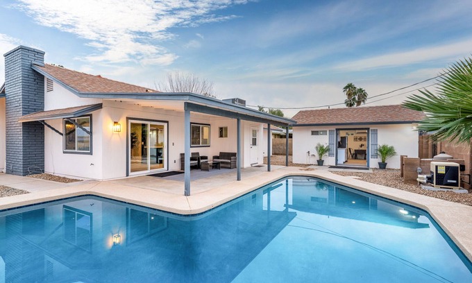 Gililland House | Casa Bonita - Pool, Main Home + Casita, ASU, Sky Harbor, and Mill Ave