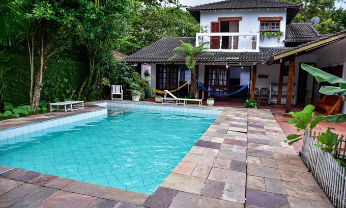Jardim Virginia House | Casa c piscina e churrasqueira no Guarujá - SP