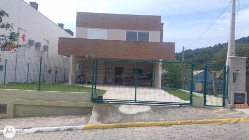 Barra da Lagoa House | Casa c/SPA e mesa de sinuca 240 m2