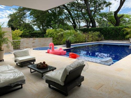 Girardot House | Casa Campestre en Condominio Lagos Del Peñon