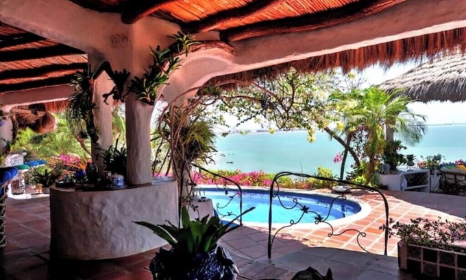 Playas House | Casa Capuey. Beautiful beachfront property, great view overlooking the pacific.
