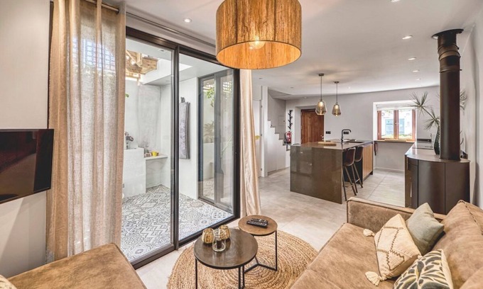 Lagoa e Carvoeiro Ski Chalet | Casa Caracol - Fancy Townhouse with all Thinkable Luxury