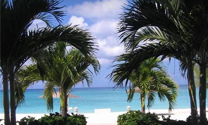 Seven Mile Beach Condo | Casa Caribe -penthouse crner # 18-7MB - Near Ritz- snorkeling off beach!
