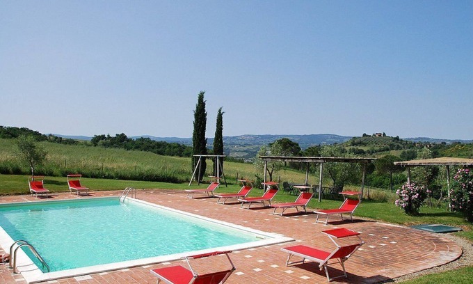 Castelfiorentino House | Casa Cassiodoro G: A welcoming apartment surrounded by the greenery, with Free WI-FI.