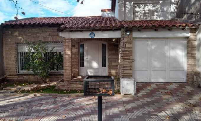 San Rafael House | Casa con Cochera en el Centro de San Rafael