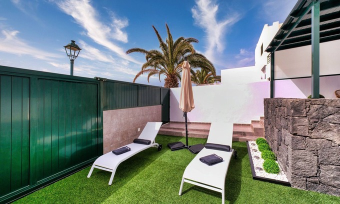 Costa Teguise Ski Chalet | Casa Costa Esmeralda Plus- Pool and Relax